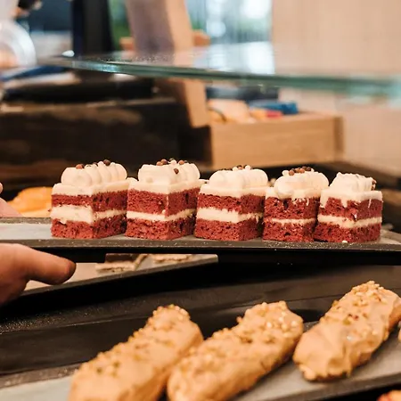 Ax Odycy فندق 4*