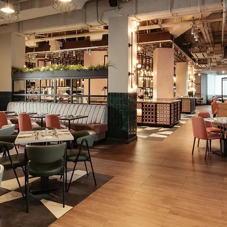 Ax Odycy فندق 4*