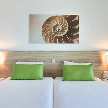 Отель Ax Odycy 4*